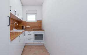 2 Bedroom Gorgeous Apartment In Vir