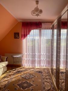 Dom całoroczny w Dębnie Podhalańskim z widokiem na Tatry i Gorce