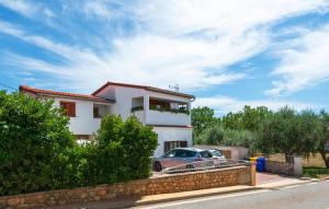 2 Bedroom Amazing Apartment In Pula 
