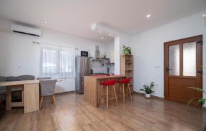 2 Bedroom Amazing Apartment In Pula 