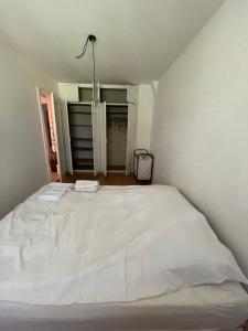 Stylish 3-Room Altbau Flat Balcony & Office