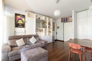 GuestHost - Stylish Apartment Viale Toscana Milano