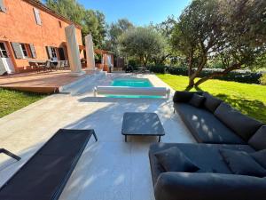 Villas Superbe maison avec piscine : Villa avec Piscine Privée
