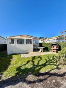 Mobil home avec piscine avec accès plage direct dans camping 5 étoiles