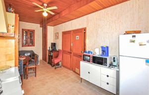 Maisons de vacances 2 Bedroom Nice Home In Port Vendres : photos des chambres