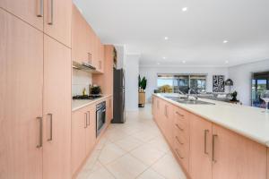 Lazy Breeze Retreat 31 Beach Crescent, Baudin Beach