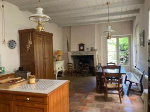 Maisons de vacances La Maison de la Glycine - Situee en plein coeur de ville : photos des chambres