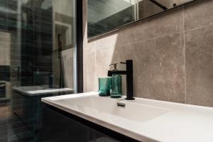 Youhosty - Zanella 68