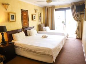 Lakeside Guest House