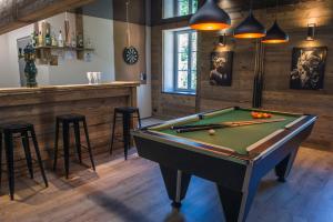 Maisons de vacances Privatisez un ancien hotel Gite de groupe La Truite d Or au bord de la riviere : photos des chambres