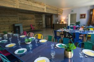 Maisons de vacances Privatisez un ancien hotel Gite de groupe La Truite d Or au bord de la riviere : photos des chambres