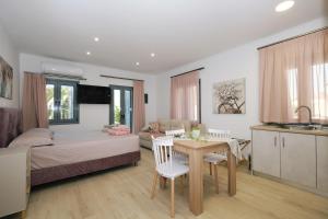 Myrina Retreat - Golden Sun