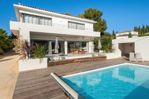 Villa Saint Cyr - Magnifique villa contemporaine vue mer climatisée, 4 grandes suites avec salle de bain, piscine privée, jardin clos, parking proche centre ville & plage