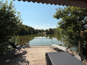 Maisons de vacances Tiny house bord de l-etang - Iri : photos des chambres