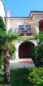 Apartment 300m from private beach VILA ROMANA Royal Castle