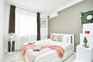 Modern Hideaway on Victor Hugo w AC by NW