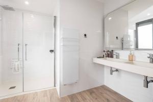 Maisons de vacances L'ecrin de la Cite, Coeur de Vignes - Vivez une experience inoubliable ! : photos des chambres