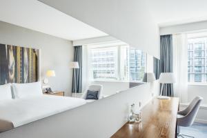 King Guest Room room in DoubleTree by Hilton Wroclaw