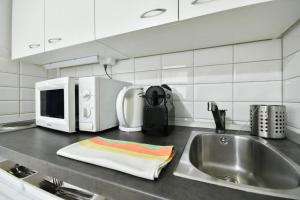 Modern Hideaway on Victor Hugo w AC by NW