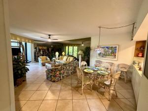 Botanical Island Delight