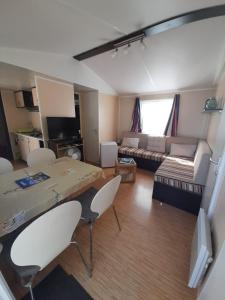 Spacious chalet with furnished terrace