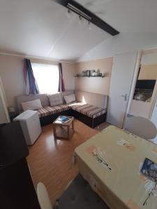 Spacious chalet with furnished terrace