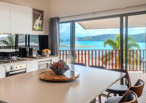 3 Bedroom Villa, Great Views, Buggy Hamilton Island