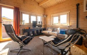 1 Bedroom Stunning Home In Menaam