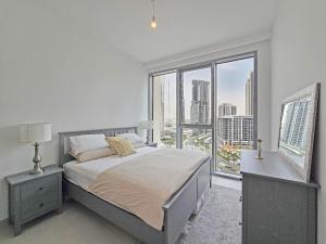 Deluxe 1-Bedroom in The Grand - Waterfront and Skyline Views