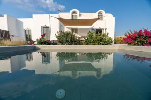 Avra Villa with Sunset View & Hot Tub in Oia - 3hvězdičkové hotely ve městě Oia