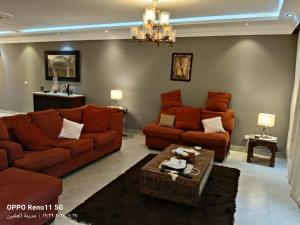 Bedroom Lakefront Villa in Marina 6 with Private Garden