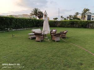 Bedroom Lakefront Villa in Marina 6 with Private Garden