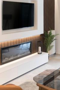 Linea 2BR Apartment in Ampelokipoi by UPSTREET