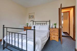 Finest Retreats - Cliff Road