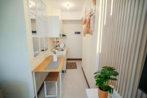 Cozy 1BR with 3 Balconies across Roxas Night Market