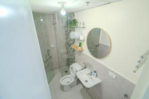 Cozy 1BR with 3 Balconies across Roxas Night Market