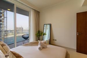 Lux and Spacious 1 Bed with Beach