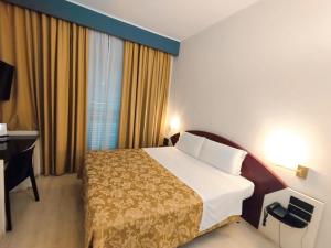 Double Room (1 Adult) room in Hotel Continental