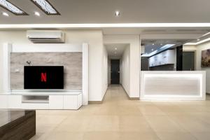 Fresh & Fabulous 2BDR - 5 min to Airport