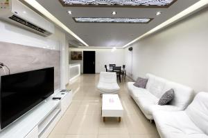 Fresh & Fabulous 2BDR - 5 min to Airport