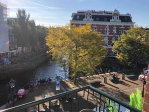 Panoramic canalview apartment