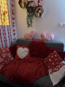 Maisons de vacances Le Monde Ephemere d-Emilie Nuits insolites themes Noel Halloween St Valentin : photos des chambres