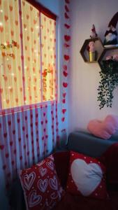 Maisons de vacances Le Monde Ephemere d-Emilie Nuits insolites themes Noel Halloween St Valentin : photos des chambres
