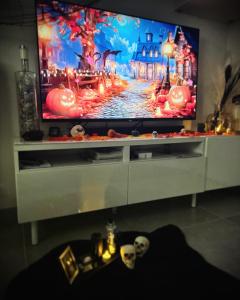 Maisons de vacances Le Monde Ephemere d-Emilie Nuits insolites themes Noel Halloween St Valentin : photos des chambres