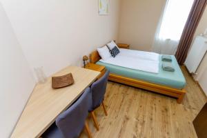 2BDR Contempo Retreat with FREE Parking by NW