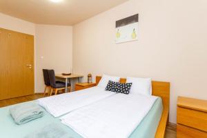 2BDR Contempo Retreat with FREE Parking by NW