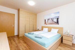 2BDR Contempo Retreat with FREE Parking by NW