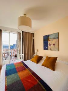 Hotels Hotel Restaurant Les Tourelles : Chambre Double ou Lits Jumeaux - Vue sur Village