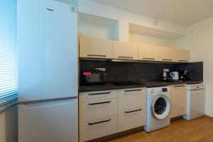 Large apartment Prosek - Your second home!