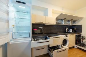 Large apartment Prosek - Your second home!